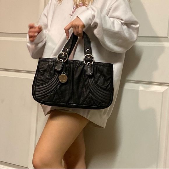 Stuart Weitzman black pebbled leather armpit small pouchette purse bag contrast - Picture 3 of 6